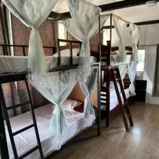 Mbar Koh Phangan - 6 Bett Hostel Zimmer